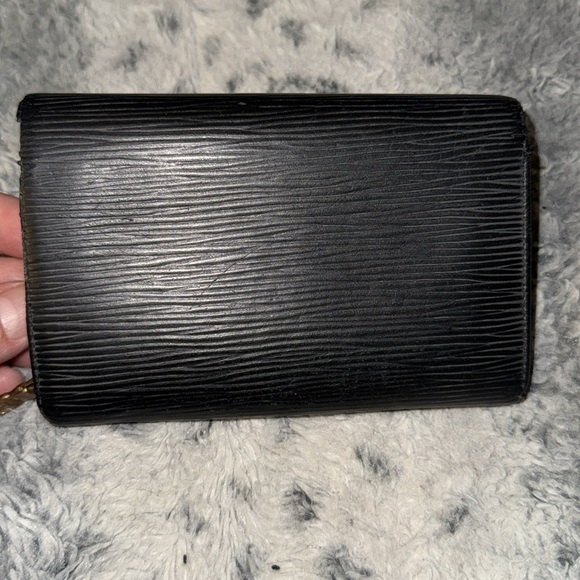 Men’s Or Women’s Louis Vuitton Black Epi compact Wallet! Vintage piece and clean - Picture 9 of 12